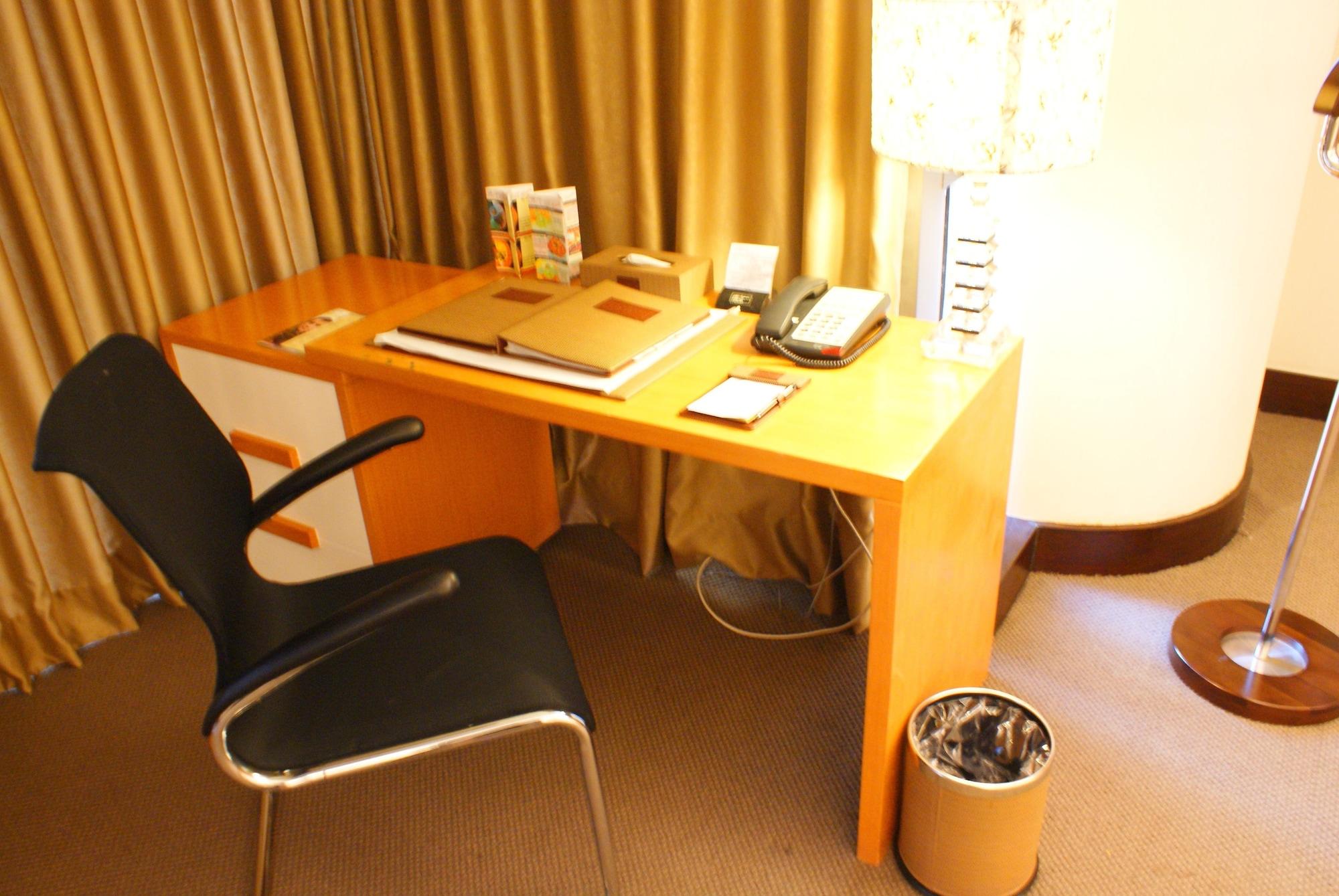 Merlynn Park 5*