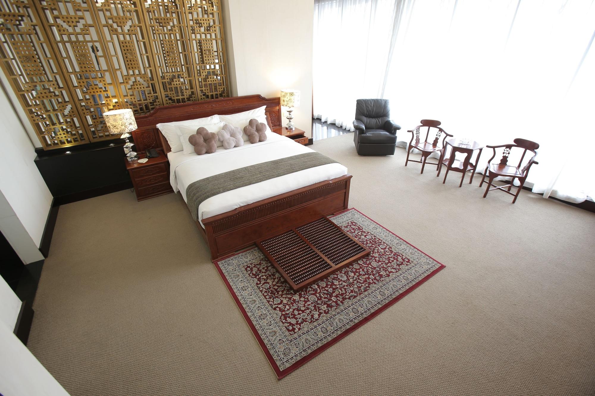 Hotel Merlynn Park